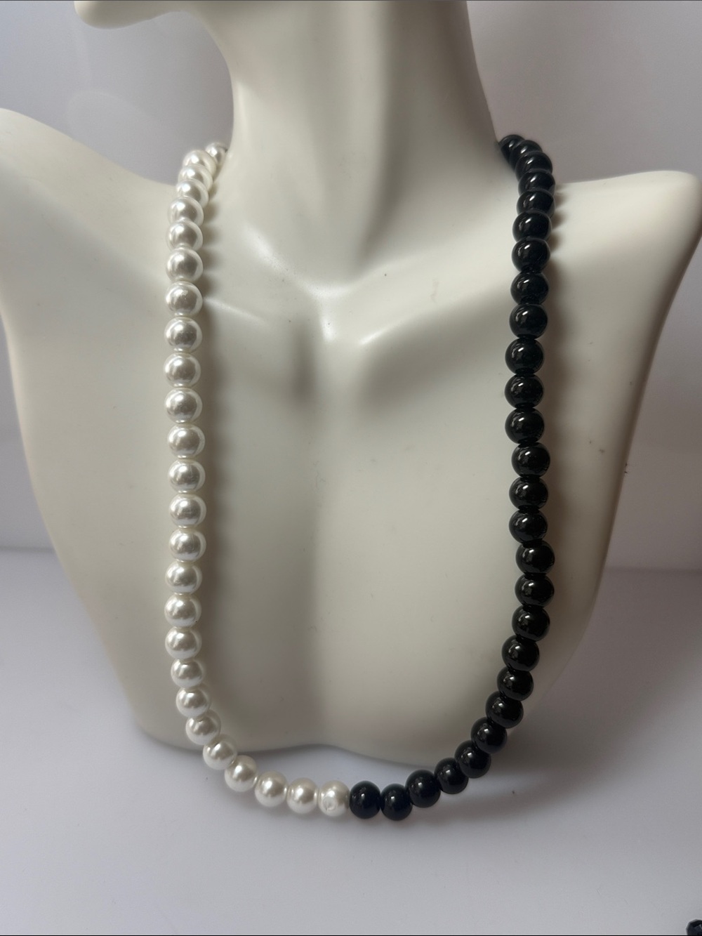 (Box2)
Two-Tone Faux  Black and White Pearl Beaded Necklace - Women Jewelry
